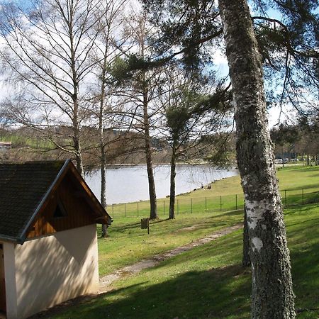 Les Demeures Du Lac Saint-Remy-sur-Durolle Bagian luar foto