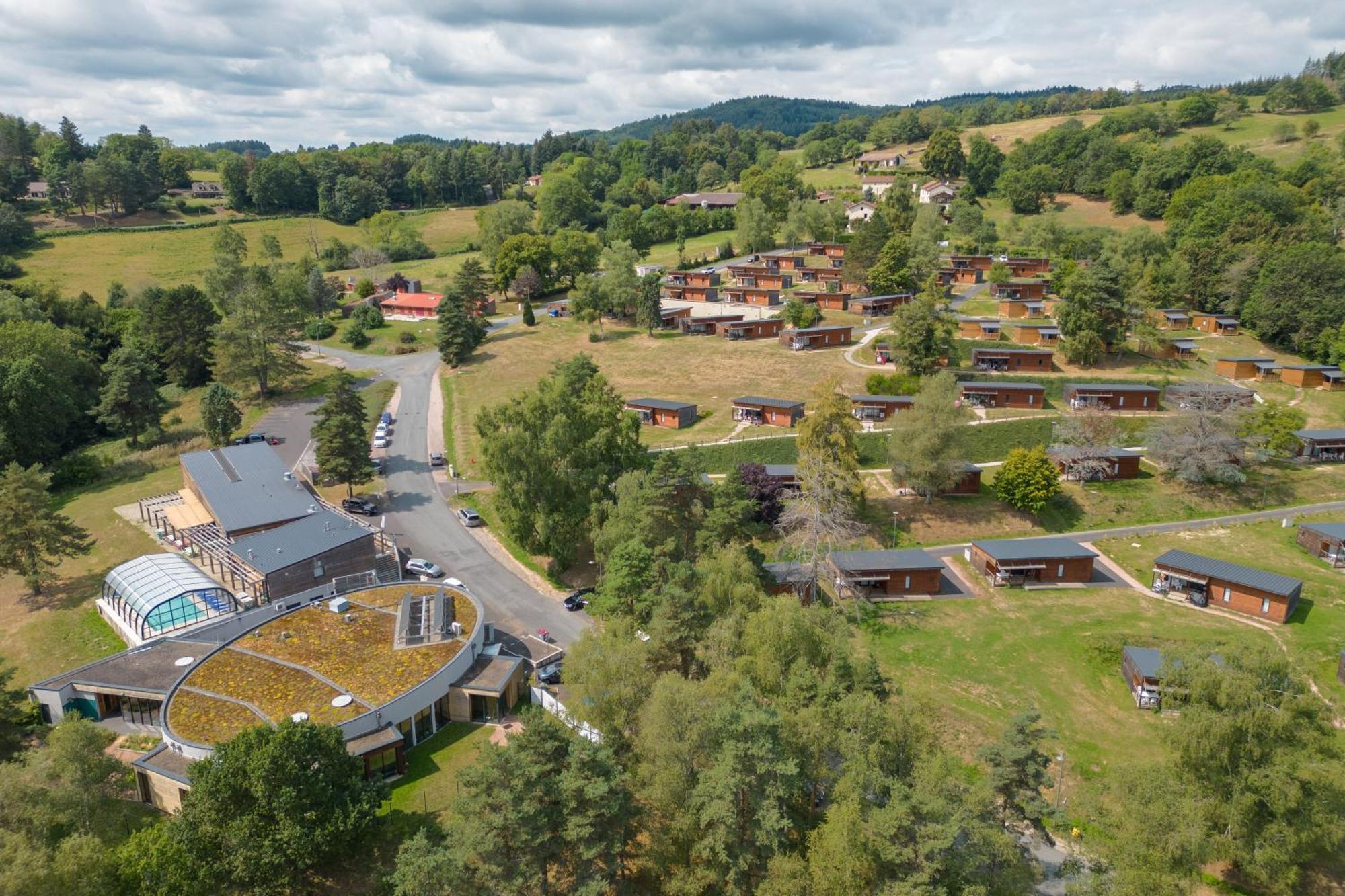 Les Demeures Du Lac Saint-Remy-sur-Durolle Bagian luar foto
