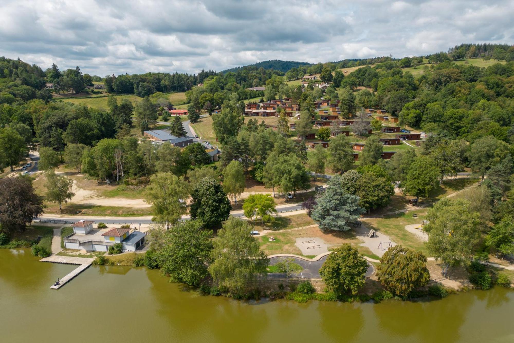 Les Demeures Du Lac Saint-Remy-sur-Durolle Bagian luar foto