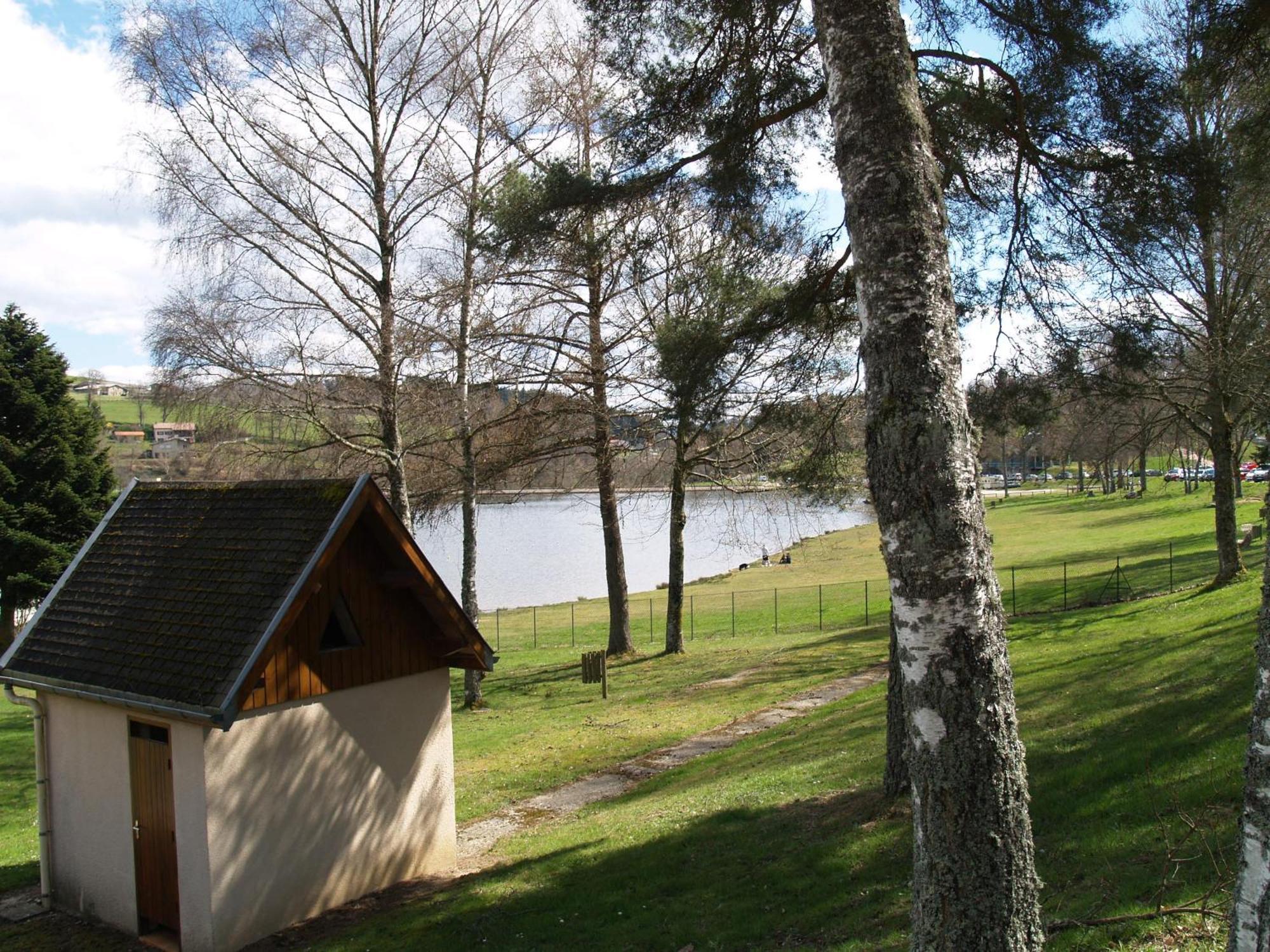 Les Demeures Du Lac Saint-Remy-sur-Durolle Bagian luar foto