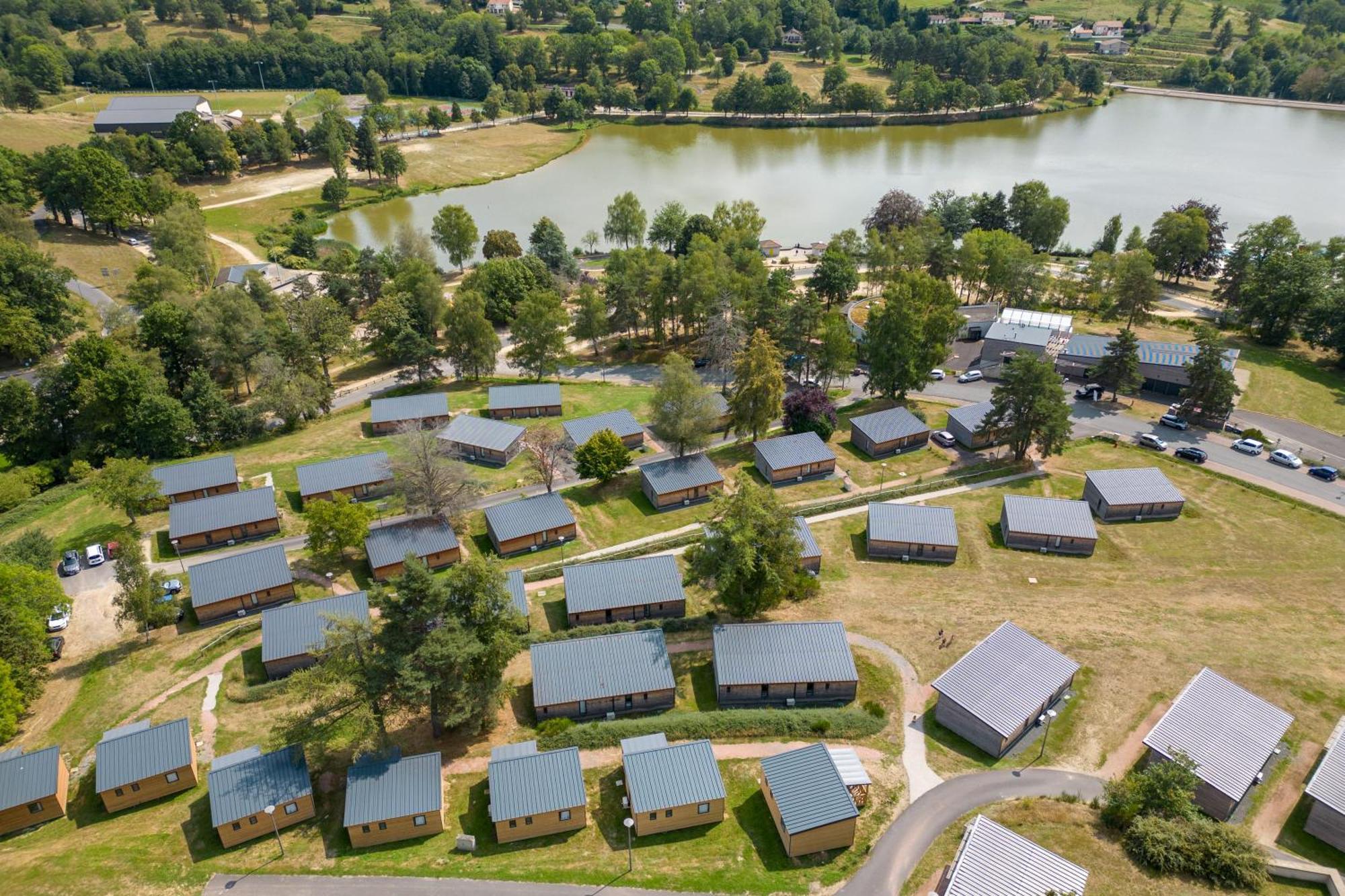 Les Demeures Du Lac Saint-Remy-sur-Durolle Bagian luar foto