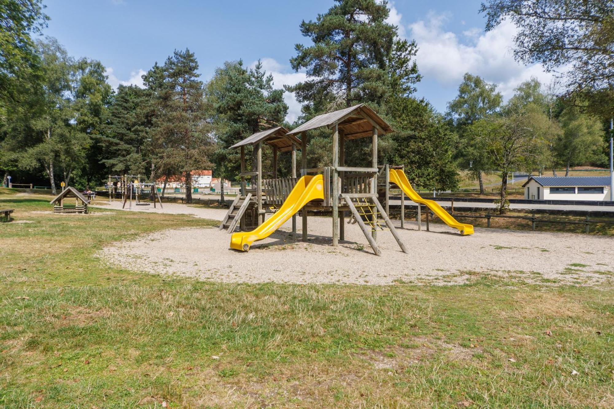 Les Demeures Du Lac Saint-Remy-sur-Durolle Bagian luar foto